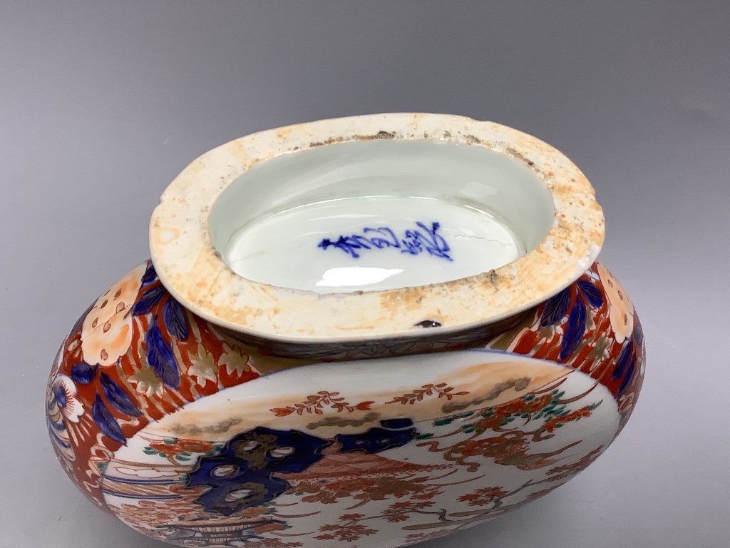 A Japanese Imari moon flask, height 27cm